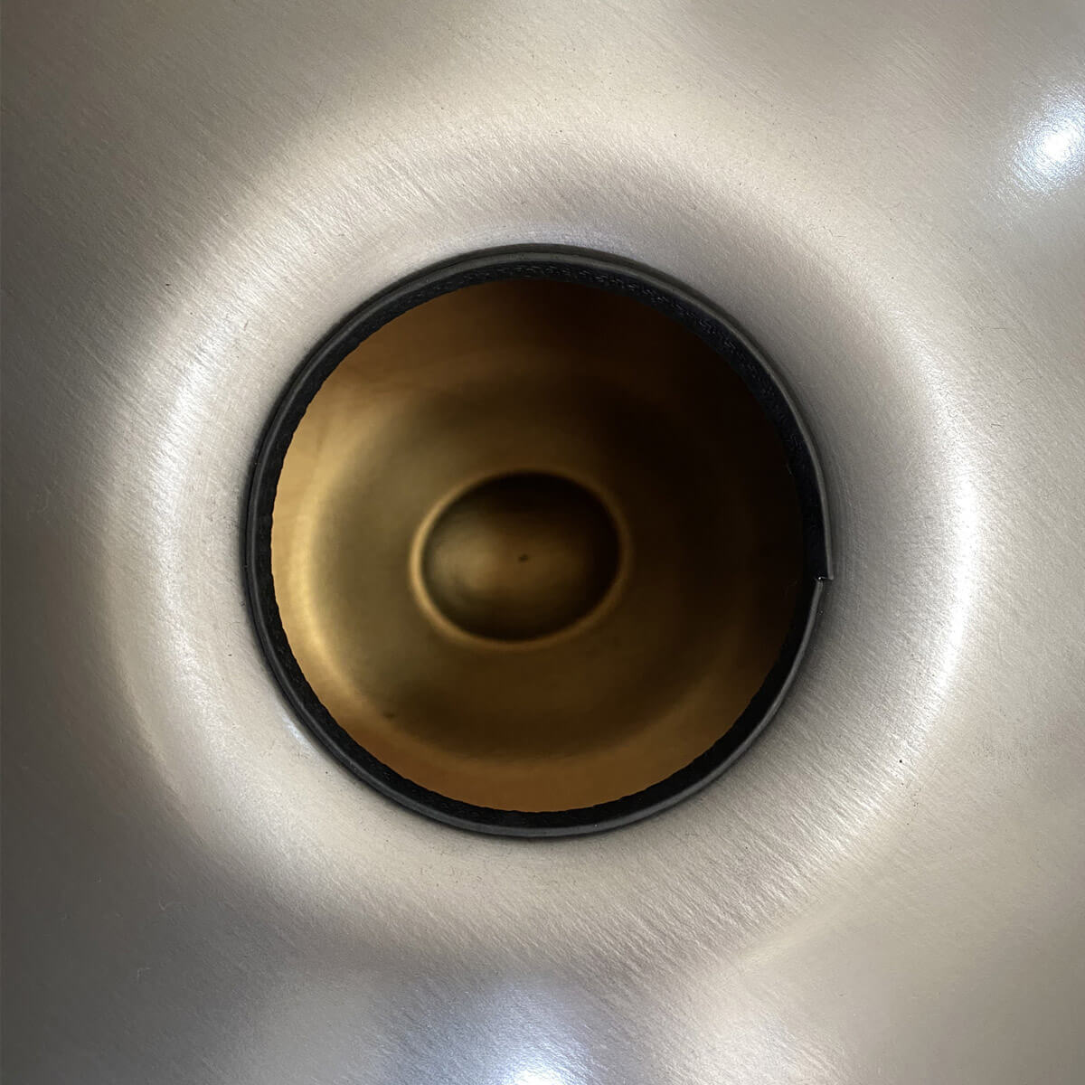 MiSoundofNature King Kurd / Celtic D-Moll 22 Zoll 9/10/12 Noten Edelstahl / Nitrierter Stahl Handpan-Trommel, erhältlich in 432 Hz und 440 Hz - Vergoldeter Klangbereich